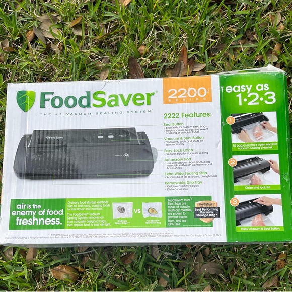 Food Saver with bags NIB - Picture 3 of 4